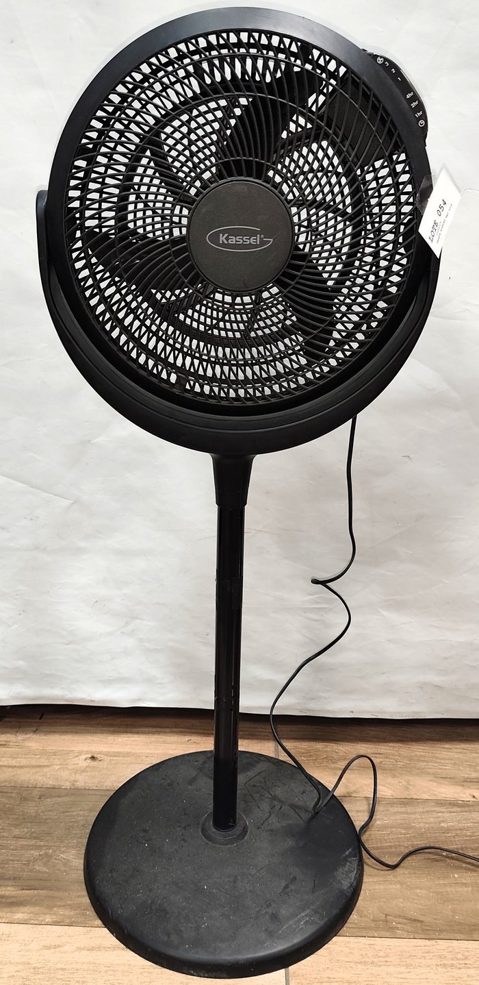 Ventilador de Pie Kassel Digital con Timer y Control Remoto