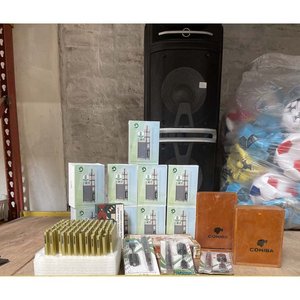 Lote de Cajas de Habano Vacías y Cigarrillos Electrónicos - imagen 1