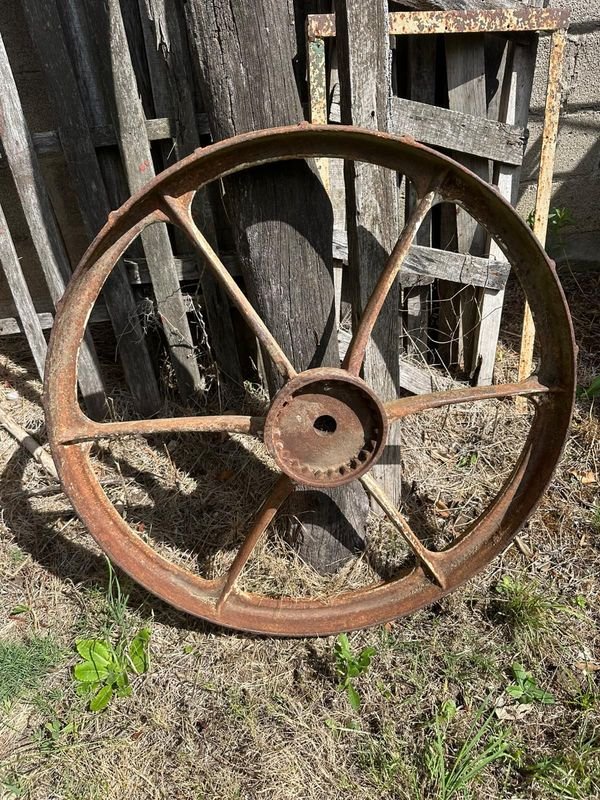 Rueda antigua de hierro en venta - imagen 4