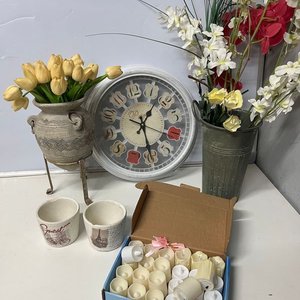 Lote anterior: Lote de Floreros, Reloj de Pared y Velas LED