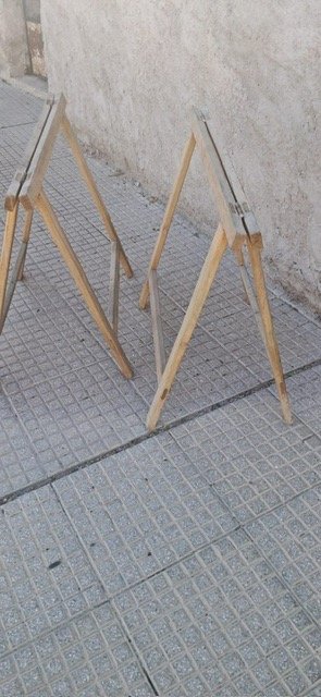Lote siguiente: Par de caballetetes para trabajo en madera