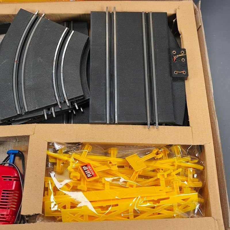 Pista de carreras de autos en escala 1/43 - imagen 5