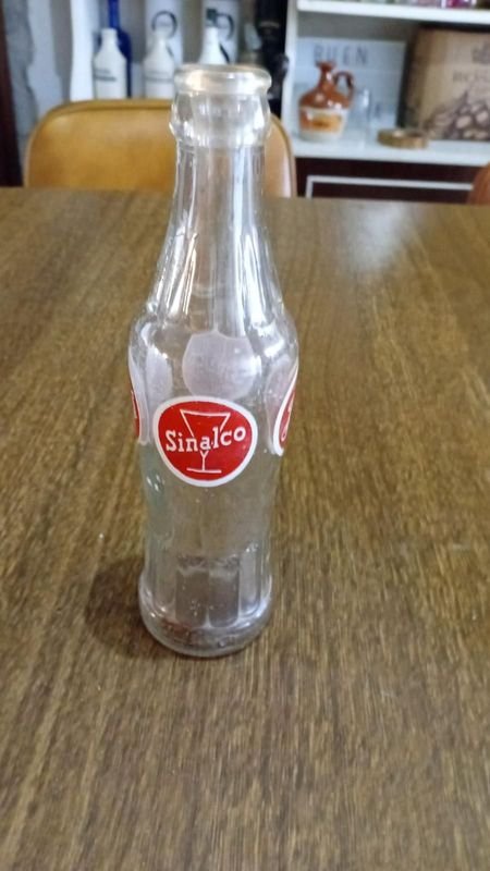 Botella antigua en buen estado