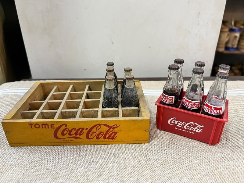 Conjunto Miniatura Coca-Cola: Cajón Madera y Botellitas