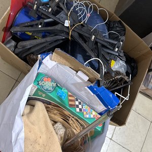 Lote siguiente: Lote Variado de Artículos Domésticos y Accesorios