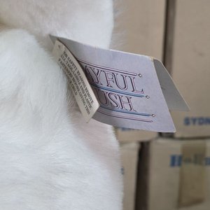 Oso de Peluche Blanco Grande "Playful Plush" con Lazo Rosa - imagen 4
