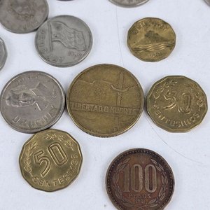 Gran Selección de Monedas y Billetes Antiguas de Uruguay y otros países - imagen 2