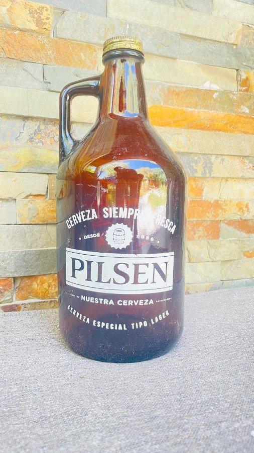 Lote siguiente: Botella de Pilsen Vacía
