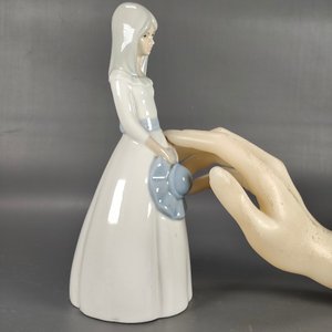 Figura de Porcelana Española Miquel Requena - Niña con Sombrero Azul - imagen 3