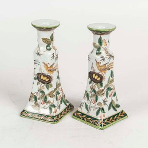 Lote siguiente: Par de Candeleros de Porcelana China Decorados