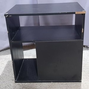 Mueble Auxiliar Negro con Estantes y Puerta - imagen 1