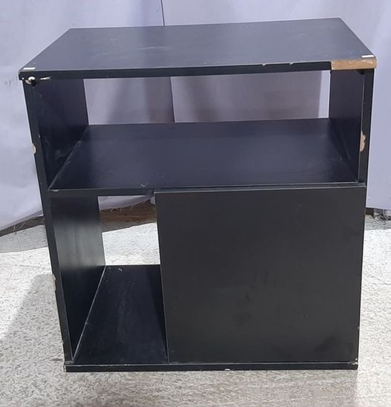 Mueble Auxiliar Negro con Estantes y Puerta