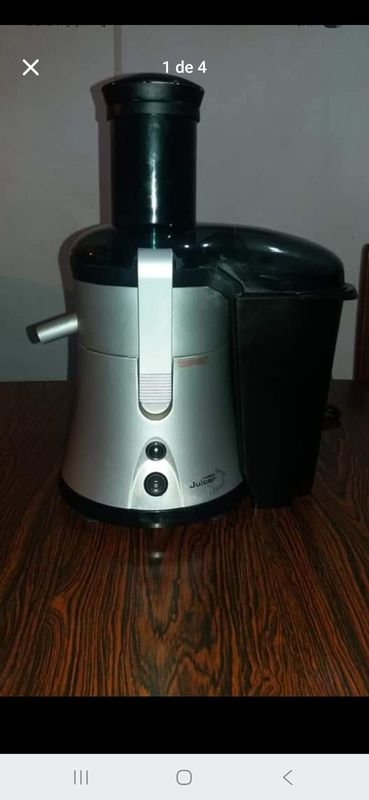 Juguera con vaso y separador de pulpa Britania completa