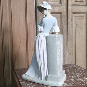 Figura de Porcelana Lladró Dama Elegante con Sombrero y Vestido Celeste - imagen 5