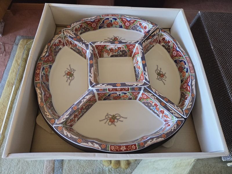 Lote siguiente: Juego de copetín en porcelana diseño Imari
