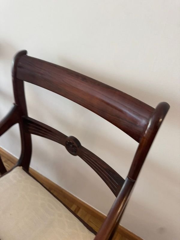 Pare de sillas de madera modernas en buen estado - imagen 10