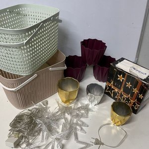 Lote de 9 Piezas: 2 Canastos Plásticos, 6 Macetas y Luces Estrellas - imagen 5