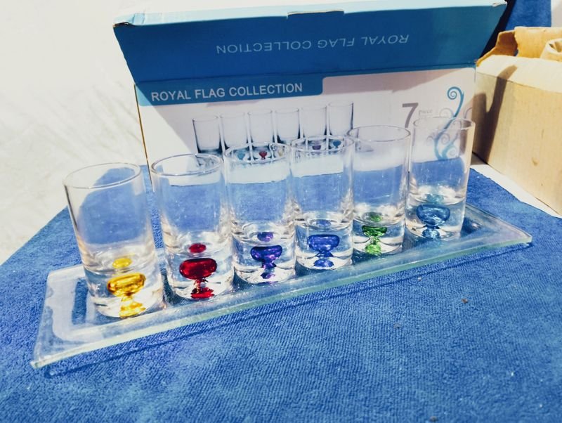 Lote anterior: Lotes de copas de cristal con bandeja y objetos coloreados