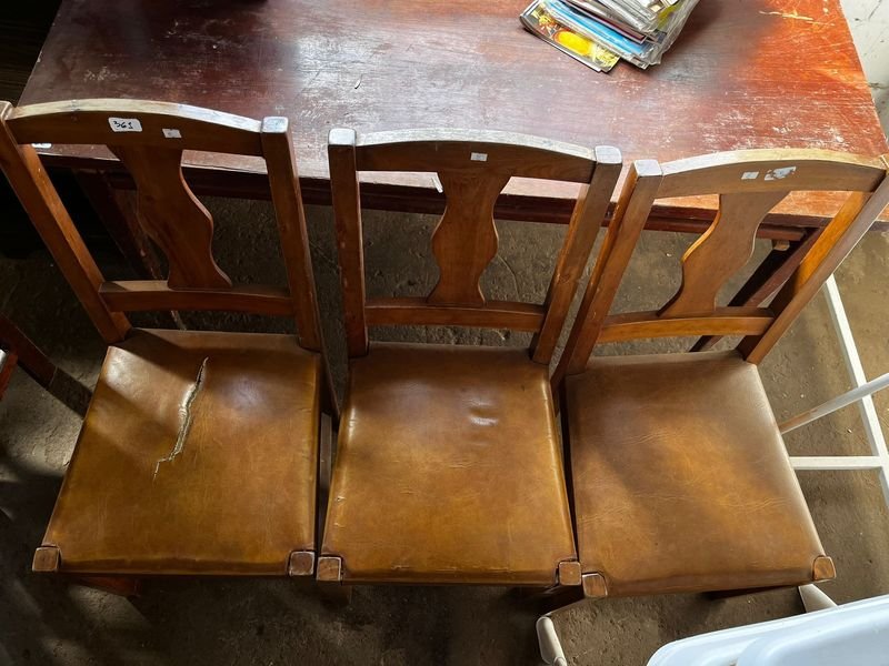 Juego de 3 Sillas de Madera con Tapizado en Cuero