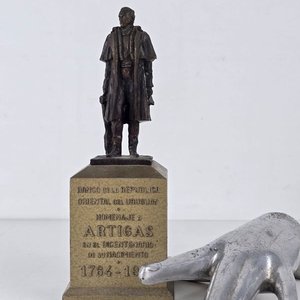 Antigua Alcancía Homenaje a Artigas del Banco de la República Oriental del Uruguay - imagen 1