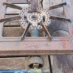 Anafe a gas de dos quemadores, estructura de Metal Con Detalles de Oxidación. - imagen 6