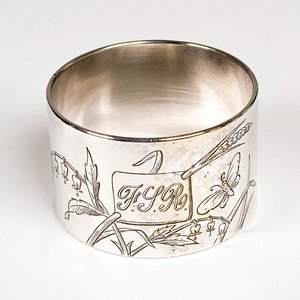 Par de Servilleteros Christofle de Plata con Grabado Floral y Monograma - imagen 3