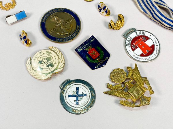 Colección de Medallas y Pines Diversos - imagen 2
