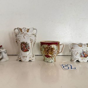 Lote de 2 Adornos de Loza Alemana: Taza Decorativa Antigua y Campana - imagen 3