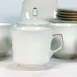 Conjunto de Porcelana Bavaria: 26 Piezas Blancas con Guarda Dorada - imagen 2
