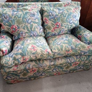 Sofá de 2 cuerpos tapizado en tela floral - imagen 4