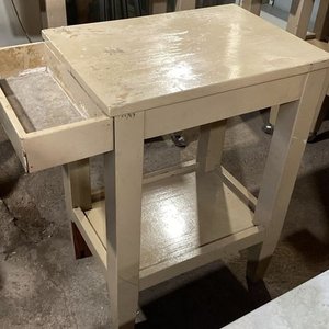 Mesa Auxiliar de Madera con Ruedas y Cajón - imagen 3