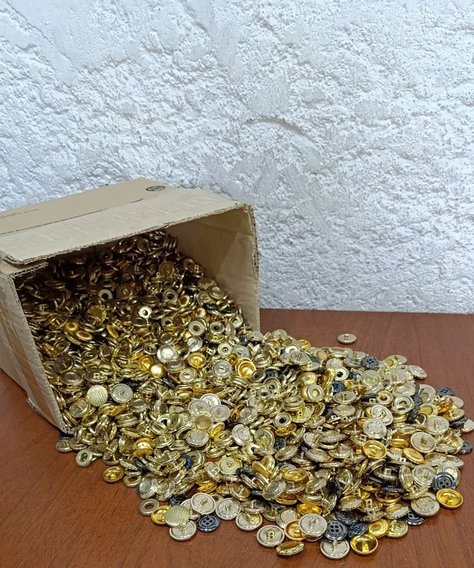 Lote anterior: Botones de Oro y Plata en Gran Lote