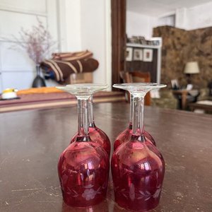 Juego de 4 Copas Bajas Rojas con Grabado de Flores - imagen 4