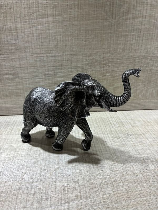 Estatua de elefante en plástico y metal - imagen 3