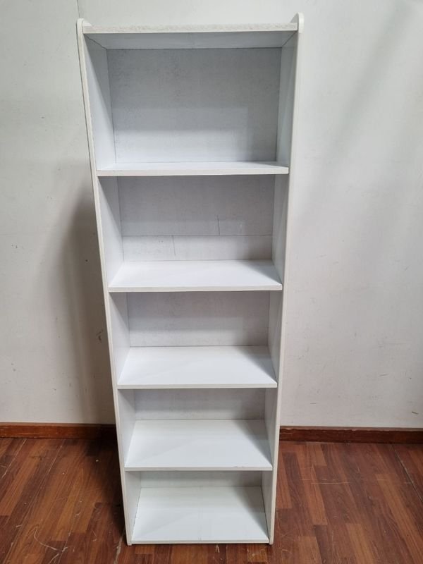 Lote siguiente: Estanteria blanca de madera para hogar