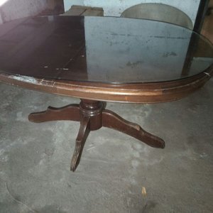 Mesa de Comedor Ovalada de Madera y Vidrio con 4 Sillas Tapizadas - imagen 4