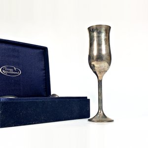 Par de Copas de Metal Plateado con Monogramas en Estuche Original - imagen 3