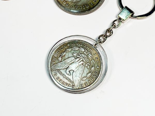Llaveros con monedas diferentes, réplicas americanas y peruanas - imagen 3