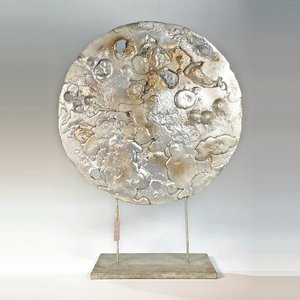 Lote siguiente: Escultura Circular "Luna" en Metal con Base Rectangular