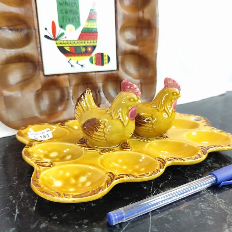 Porta-huevos de cerámica con forma de gallina - imagen 2