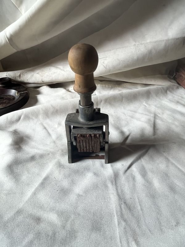 Numerador de hojas antiguo para venta - imagen 4