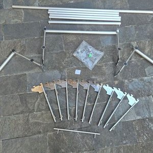 Exhibidores Tubulares Desmontables de Metal Plateado - imagen 1
