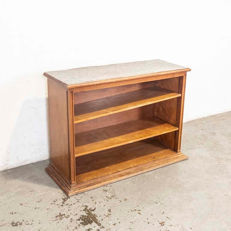 Lote anterior: Estante de madera con tres estantes y puertas de vidrio