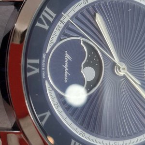 Reloj Pulsera Q&Q Moonphase Cuadrante Azul Correa Texturizada - imagen 3