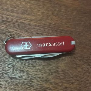 Navaja Suiza Victorinox Edición Macxasset Roja Multifunción - imagen 2