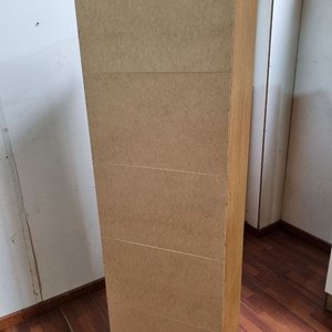 Ropero de madera con puertas, estantes y barral - imagen 4
