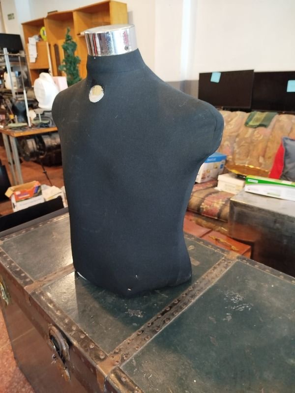 Lote siguiente: Maniqui torso Hombre para venta