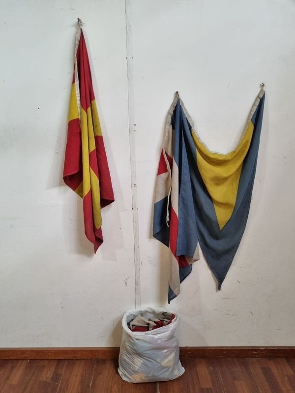 Lote de 19 Banderas Navales de Señales Marítimas en Tela