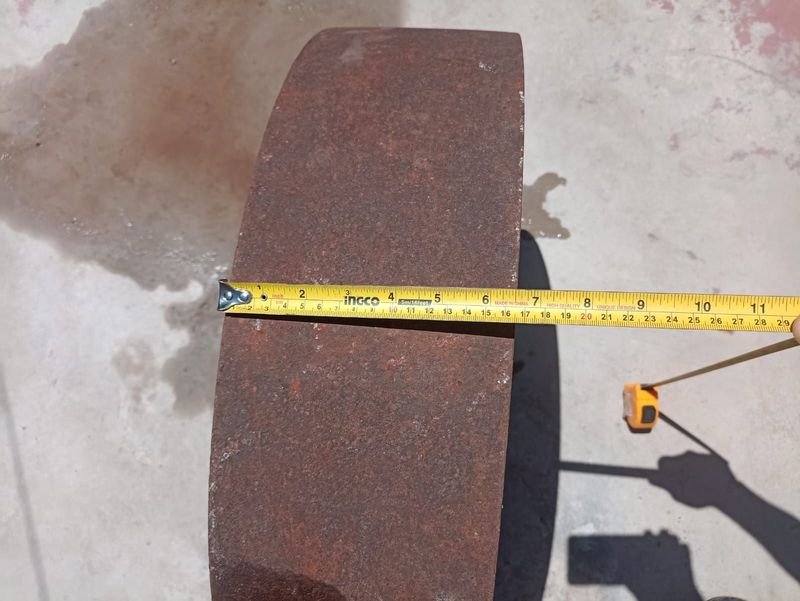 Rueda de hierro maciza para venta en subasta - imagen 3