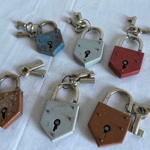 Lote de 6 Candados Antiguos con Llaves - imagen 3